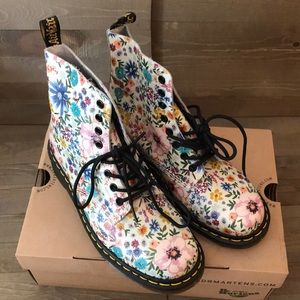 Dr. Marten’s Pascal Wanderlust